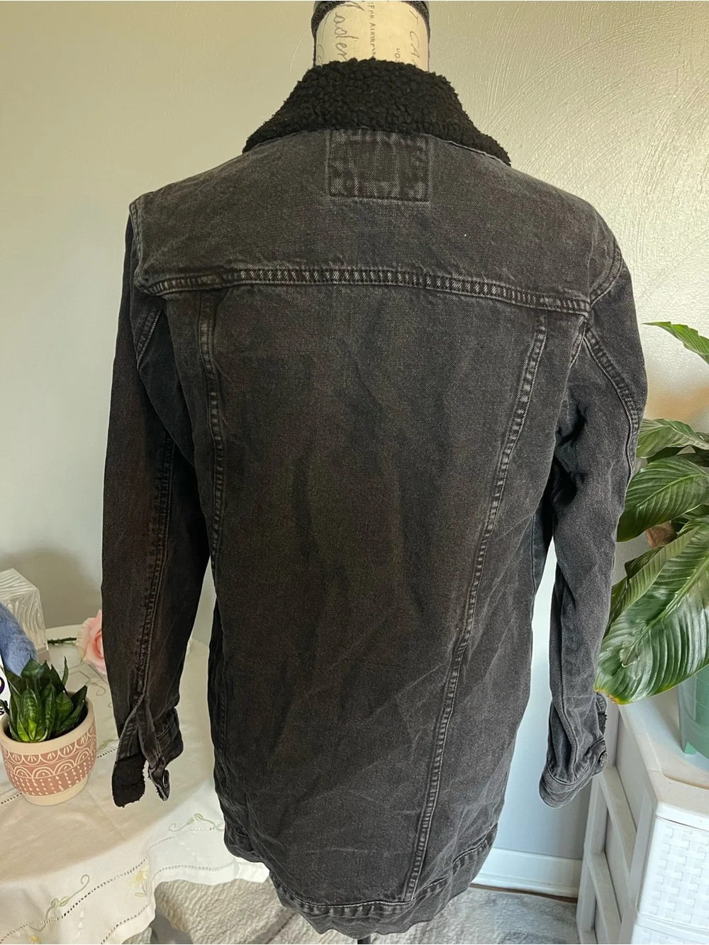 Forever 21 Black Washed Denim Sherpa Lined Longline Trucker Jacket Size S Grunge